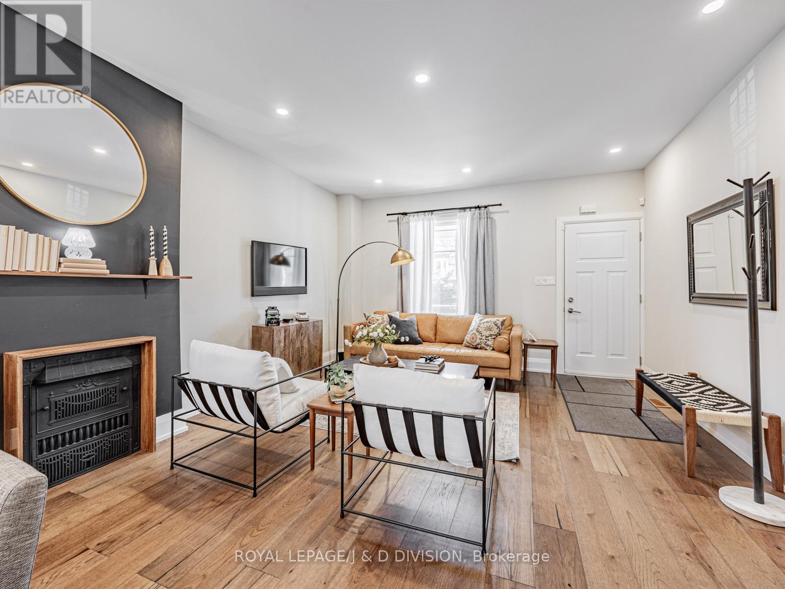 291 Highfield Road, Toronto, Ontario  M4L 2V4 - Photo 6 - E12374433