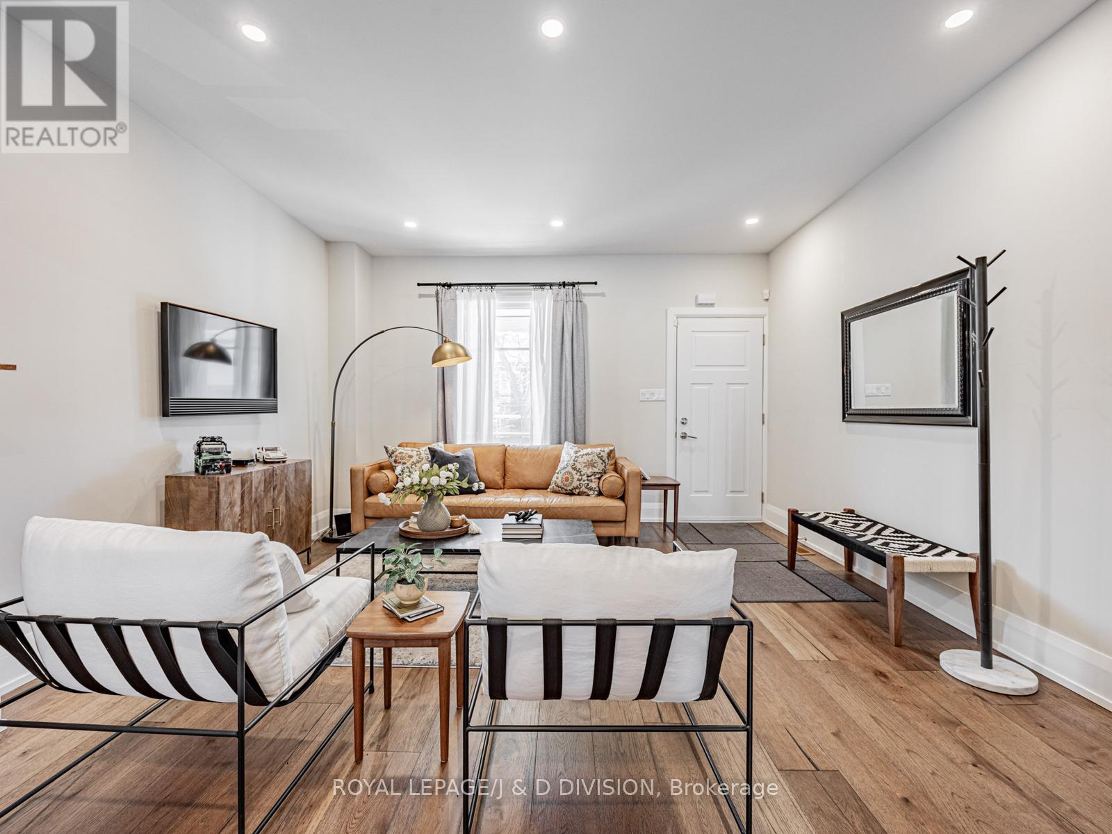 291 Highfield Road, Toronto, Ontario  M4L 2V4 - Photo 7 - E12374433