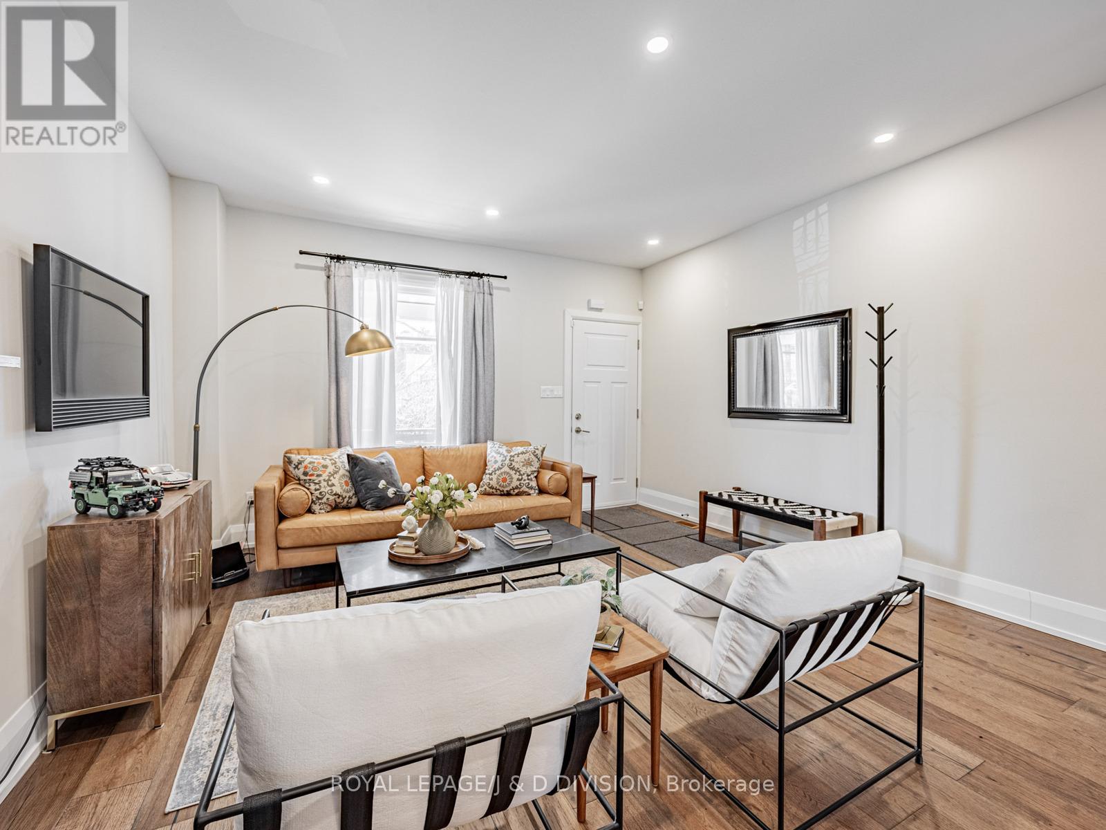 291 Highfield Road, Toronto, Ontario  M4L 2V4 - Photo 8 - E12374433