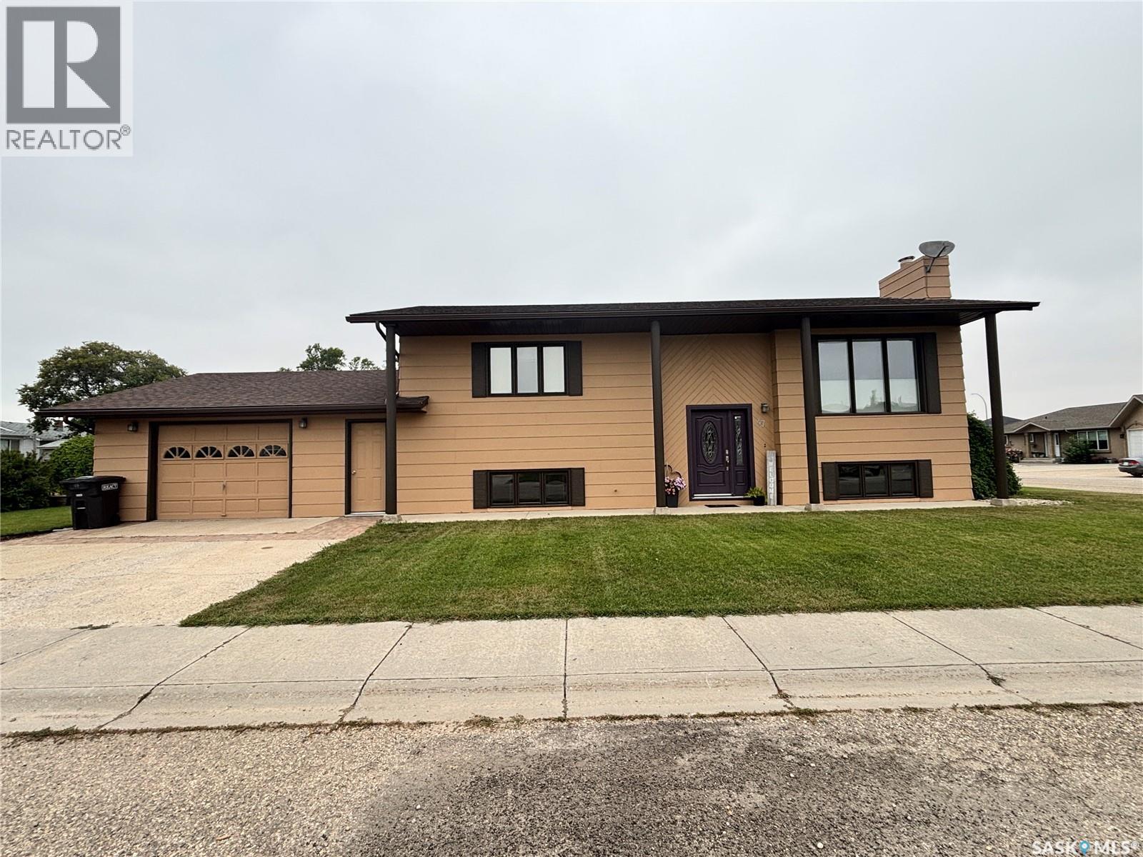 47 Howard Crescent, Lanigan, Saskatchewan  S0K 2M0 - Photo 2 - SK017149