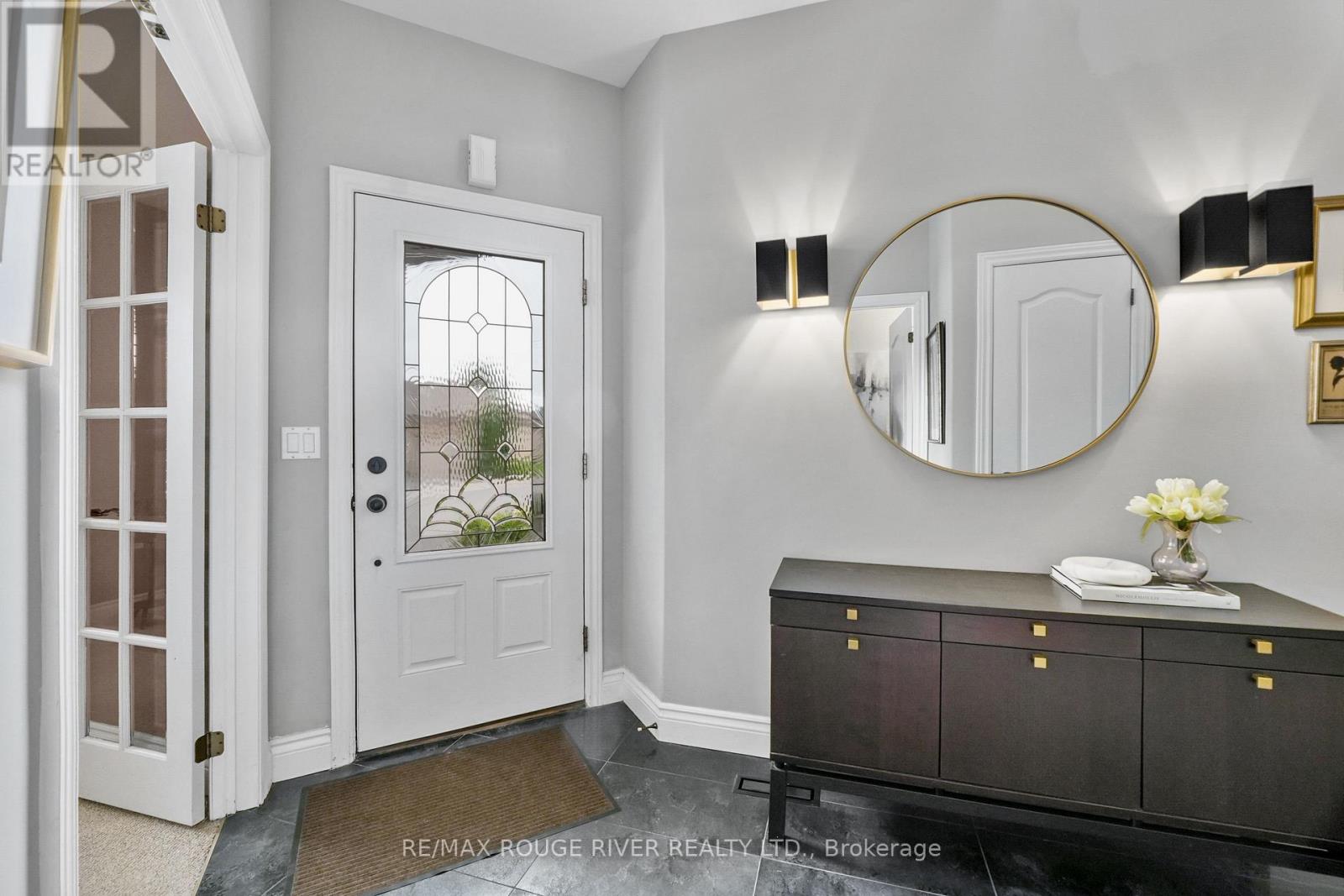 403 - 120 University Avenue E, Cobourg, Ontario  K9A 0A9 - Photo 5 - X12374630