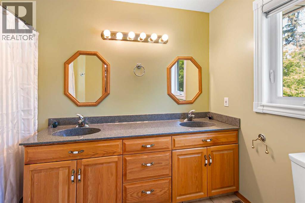 5631 49 Avenue, Olds, Alberta  T4H 1G5 - Photo 18 - A2231942