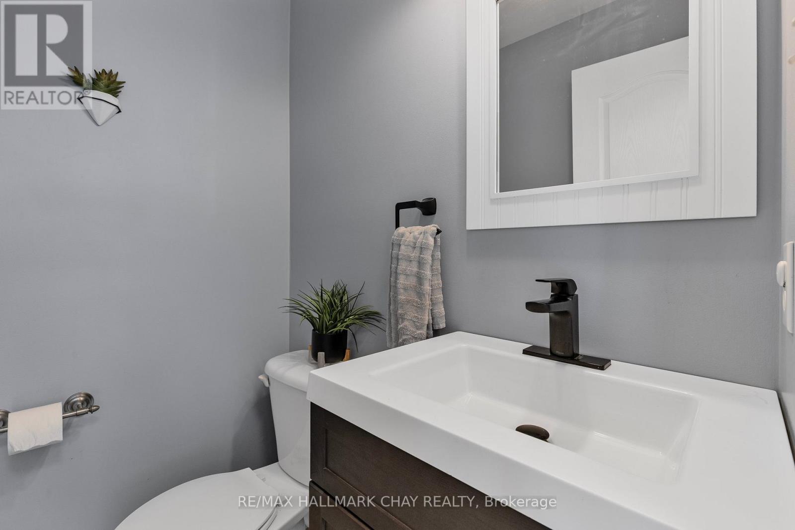 28 Bloom Crescent, Barrie, Ontario  L4N 0S8 - Photo 13 - S12374383