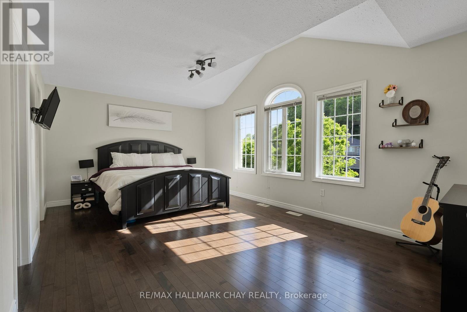 28 Bloom Crescent, Barrie, Ontario  L4N 0S8 - Photo 14 - S12374383