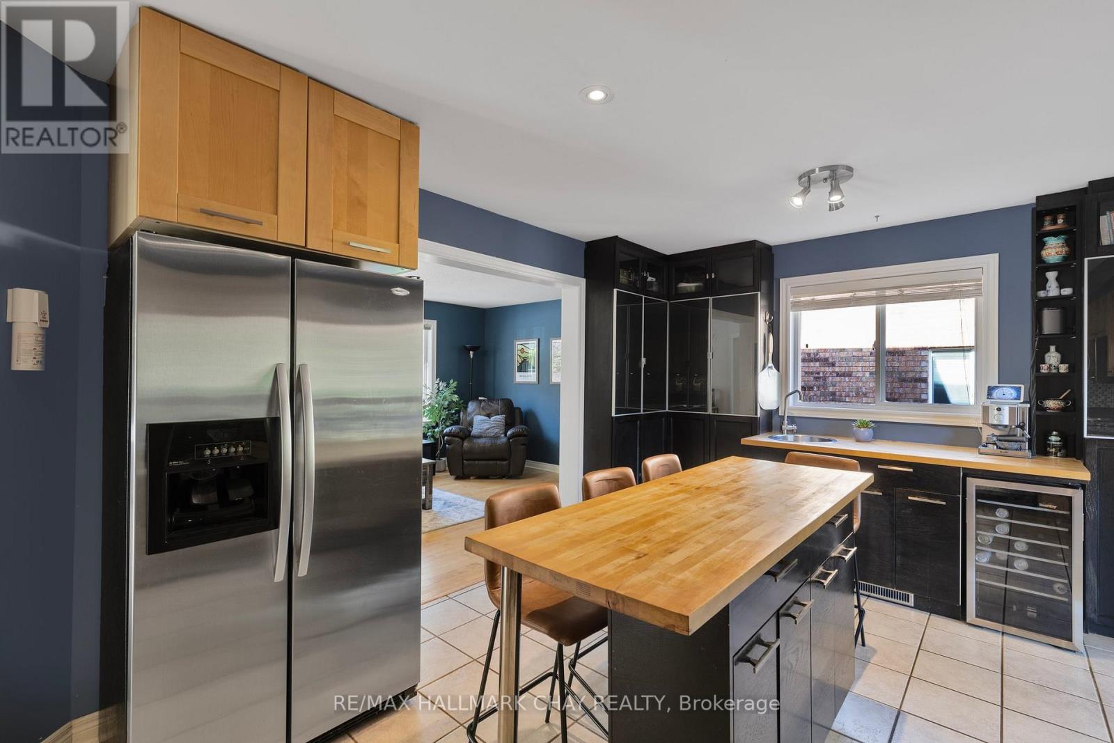 28 Bloom Crescent, Barrie, Ontario  L4N 0S8 - Photo 6 - S12374383