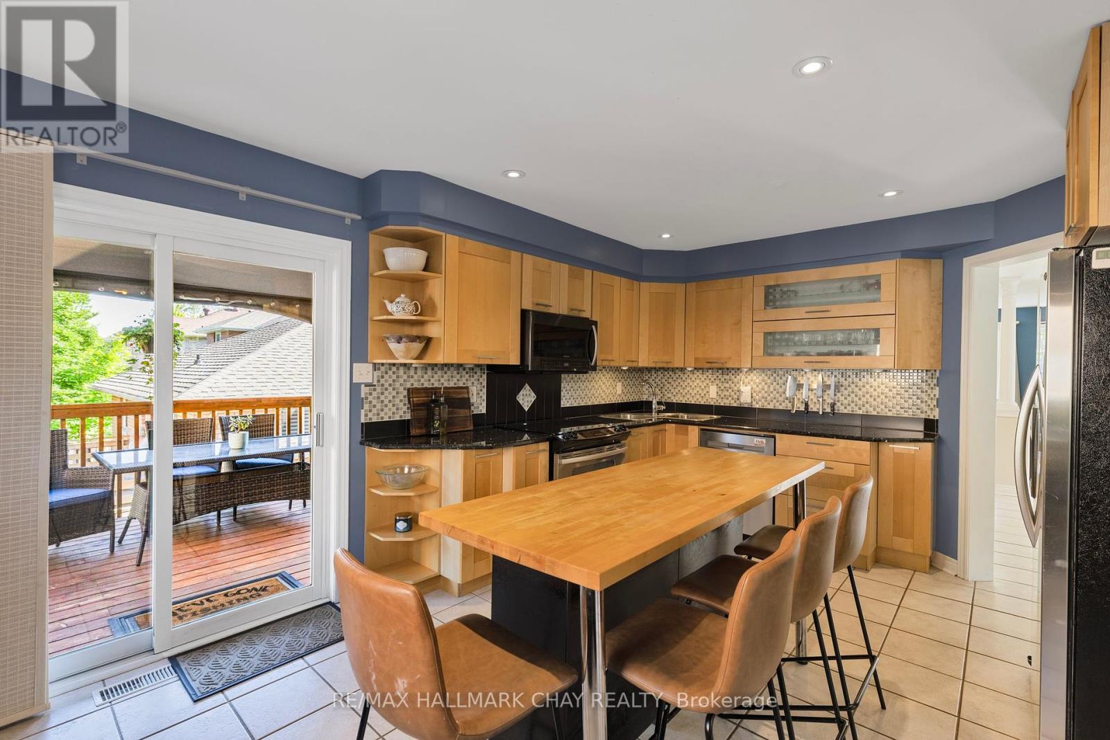 28 Bloom Crescent, Barrie, Ontario  L4N 0S8 - Photo 7 - S12374383