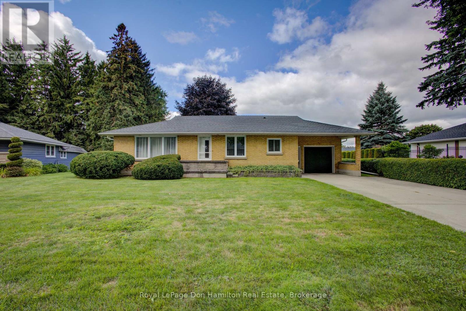 880 Winston Boulevard, North Perth (Listowel), Ontario  N4W 1P4 - Photo 1 - X12374596