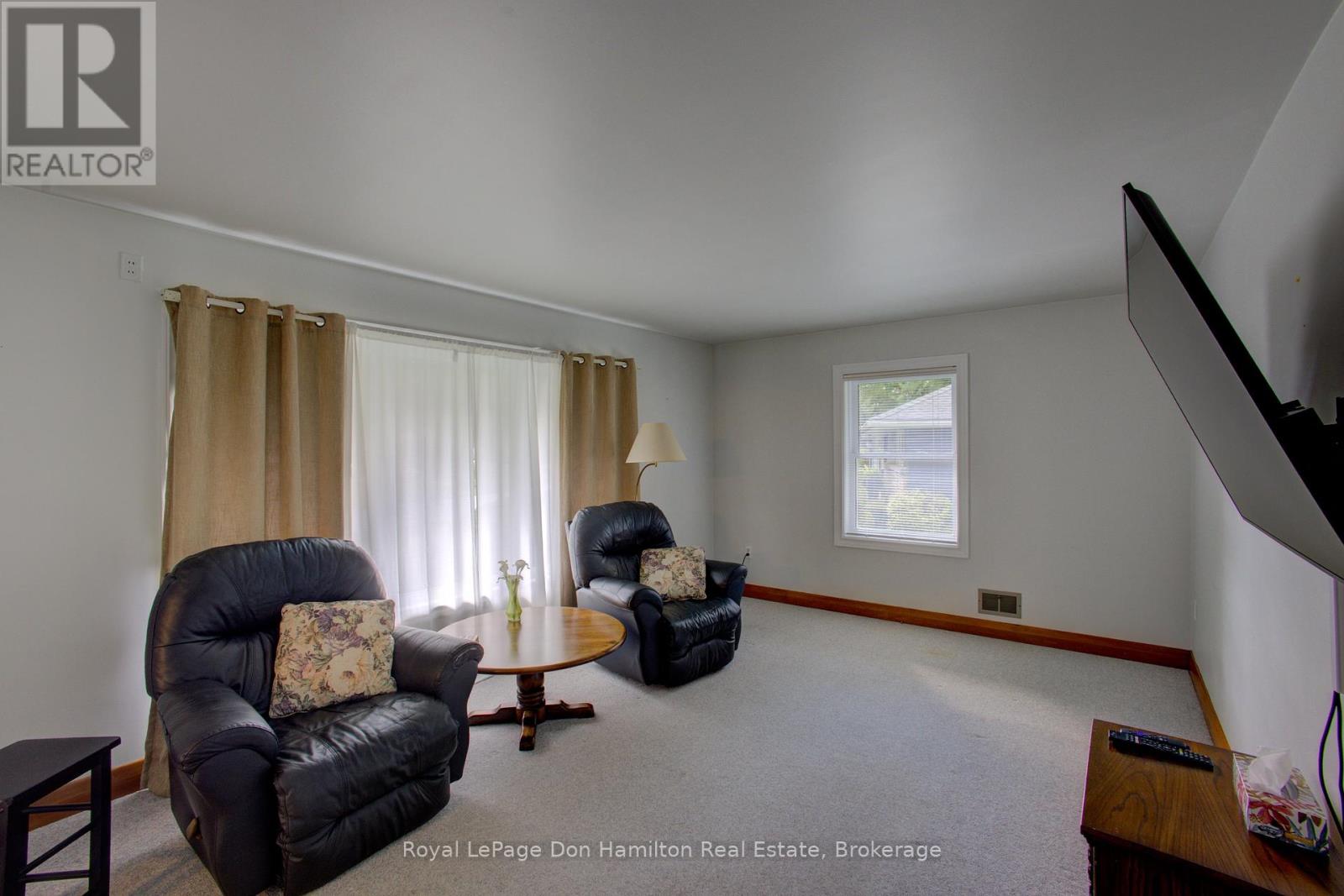 880 Winston Boulevard, North Perth (Listowel), Ontario  N4W 1P4 - Photo 12 - X12374596