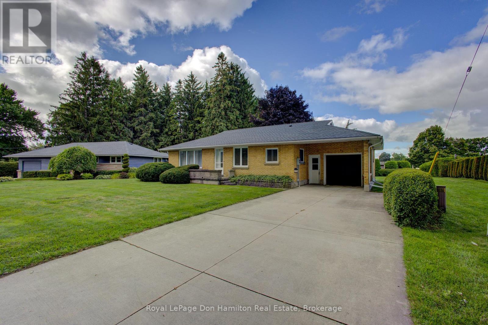 880 Winston Boulevard, North Perth (Listowel), Ontario  N4W 1P4 - Photo 3 - X12374596