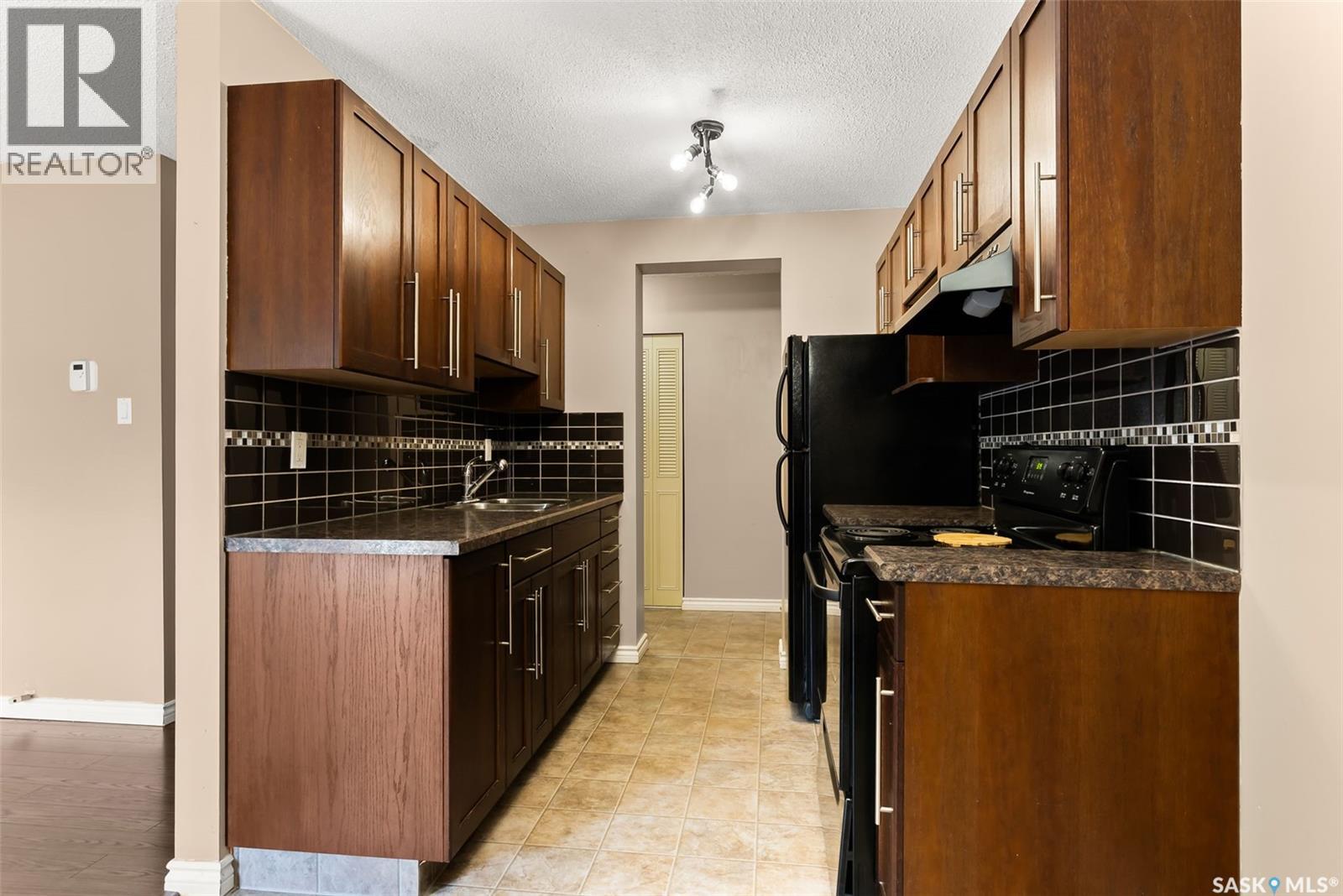 6 1953 Garnet Street, Regina, Saskatchewan  S4T 2Z5 - Photo 4 - SK016394