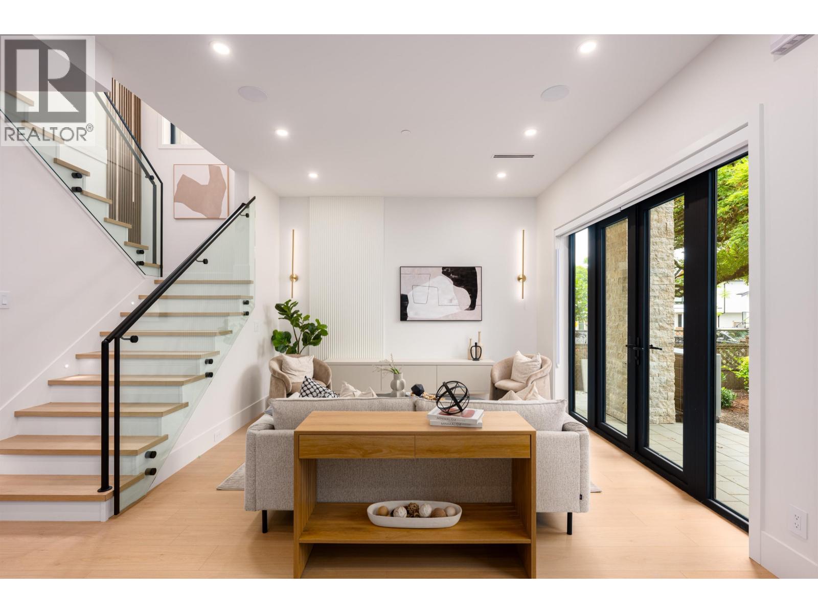 2 3466 Franklin Street, Vancouver, British Columbia  V5K 1Y3 - Photo 2 - R3041937