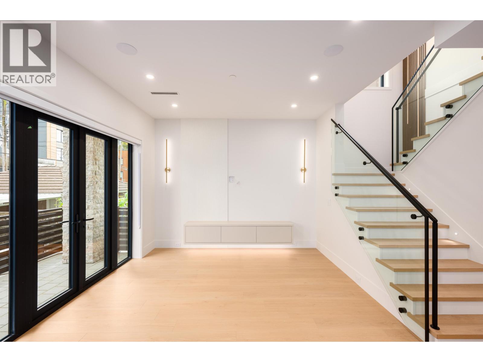 2 3466 Franklin Street, Vancouver, British Columbia  V5K 1Y3 - Photo 9 - R3041937