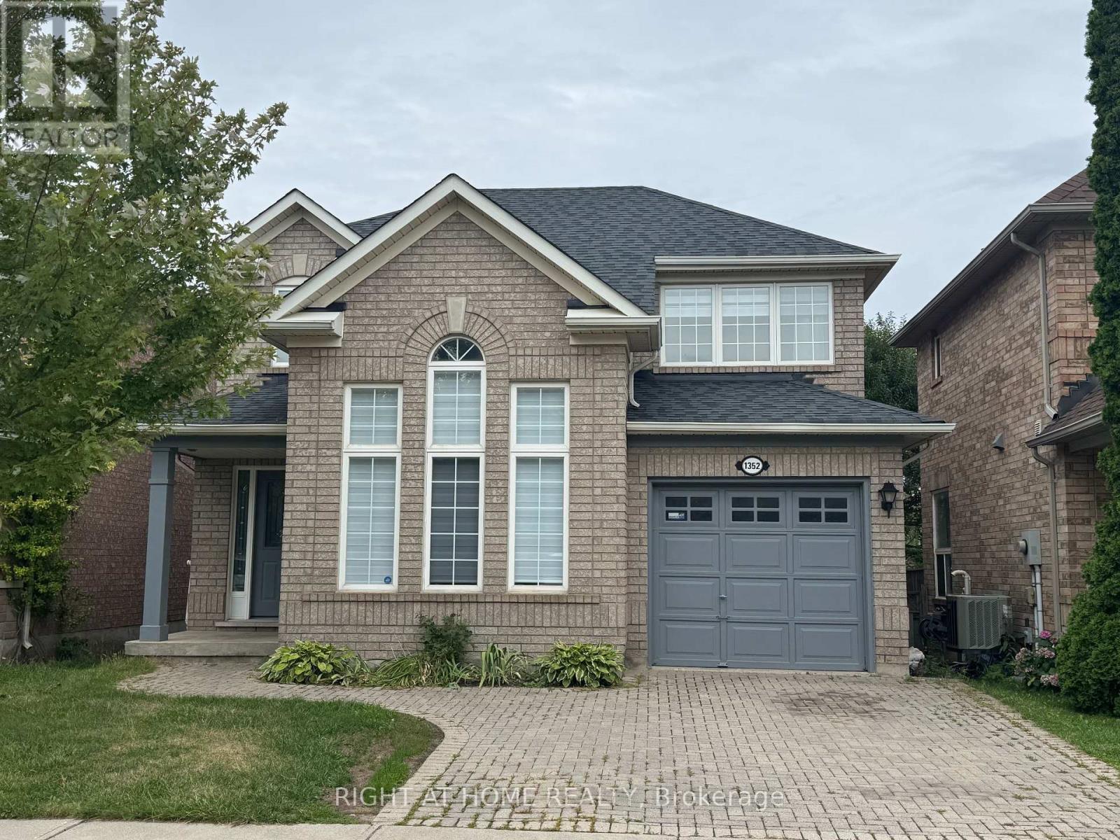 1352 GOLDHAWK TRAIL, Oakville, Ontario