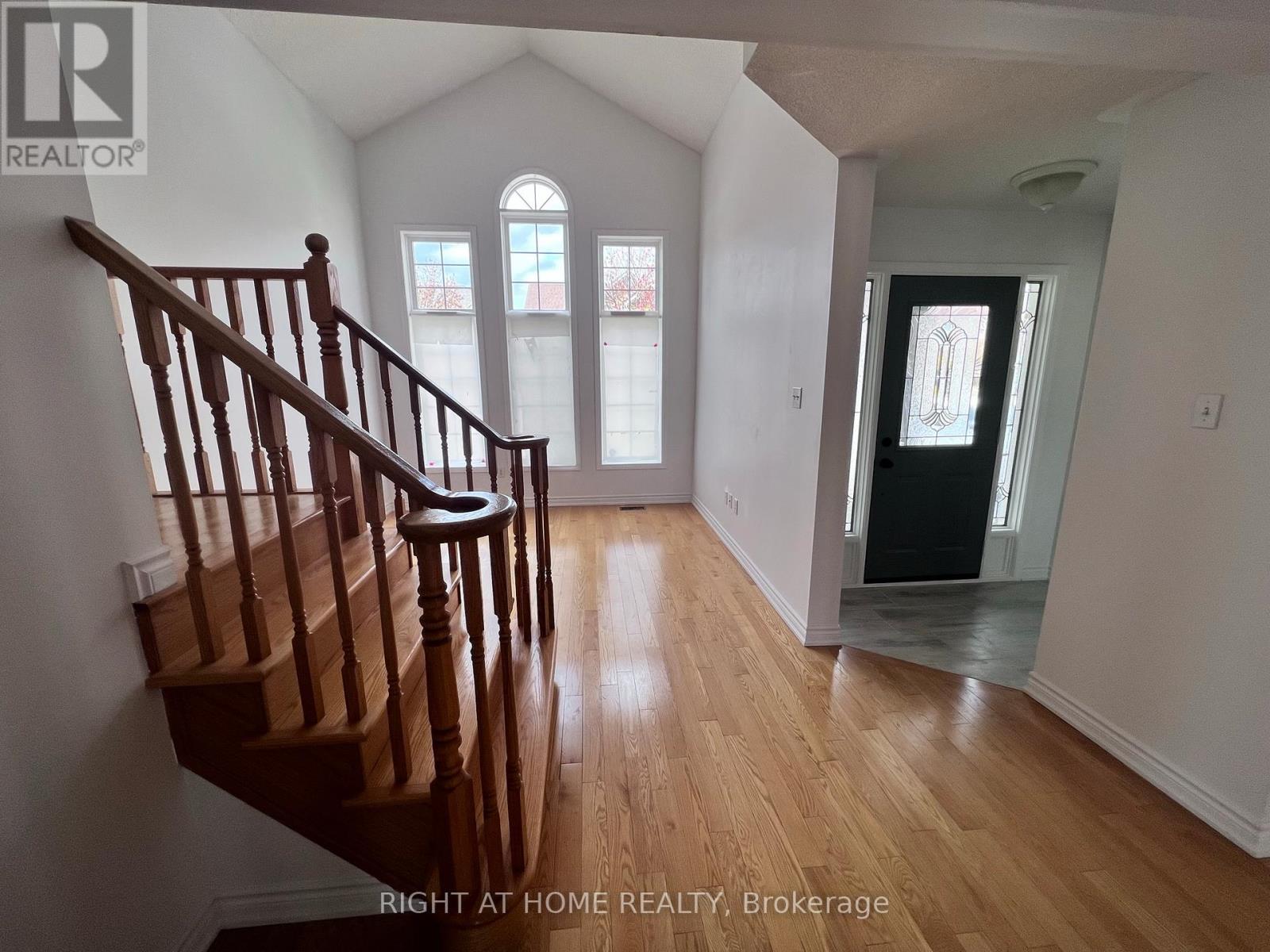 1352 Goldhawk Trail, Oakville, Ontario  L6M 3Y5 - Photo 2 - W12374409