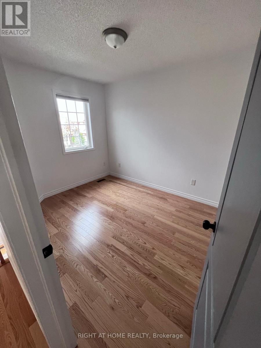 1352 Goldhawk Trail, Oakville, Ontario  L6M 3Y5 - Photo 3 - W12374409
