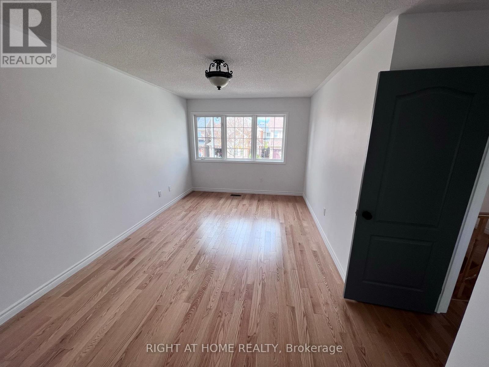 1352 Goldhawk Trail, Oakville, Ontario  L6M 3Y5 - Photo 5 - W12374409