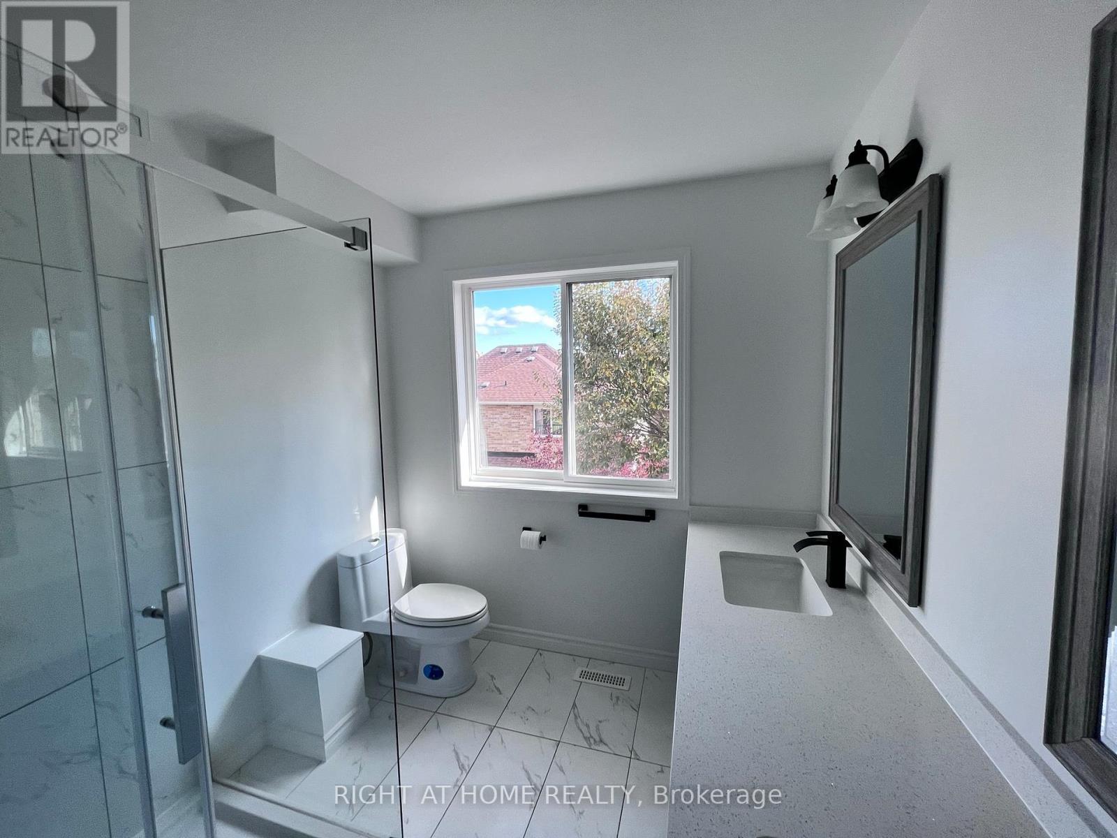 1352 Goldhawk Trail, Oakville, Ontario  L6M 3Y5 - Photo 6 - W12374409
