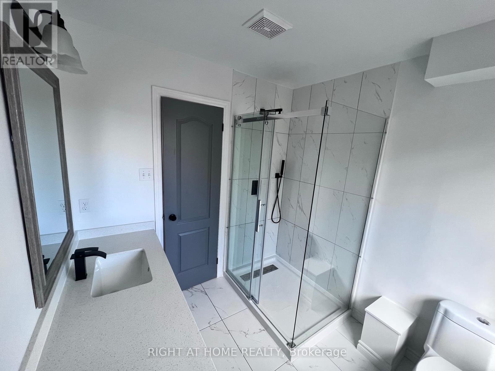1352 Goldhawk Trail, Oakville, Ontario  L6M 3Y5 - Photo 8 - W12374409