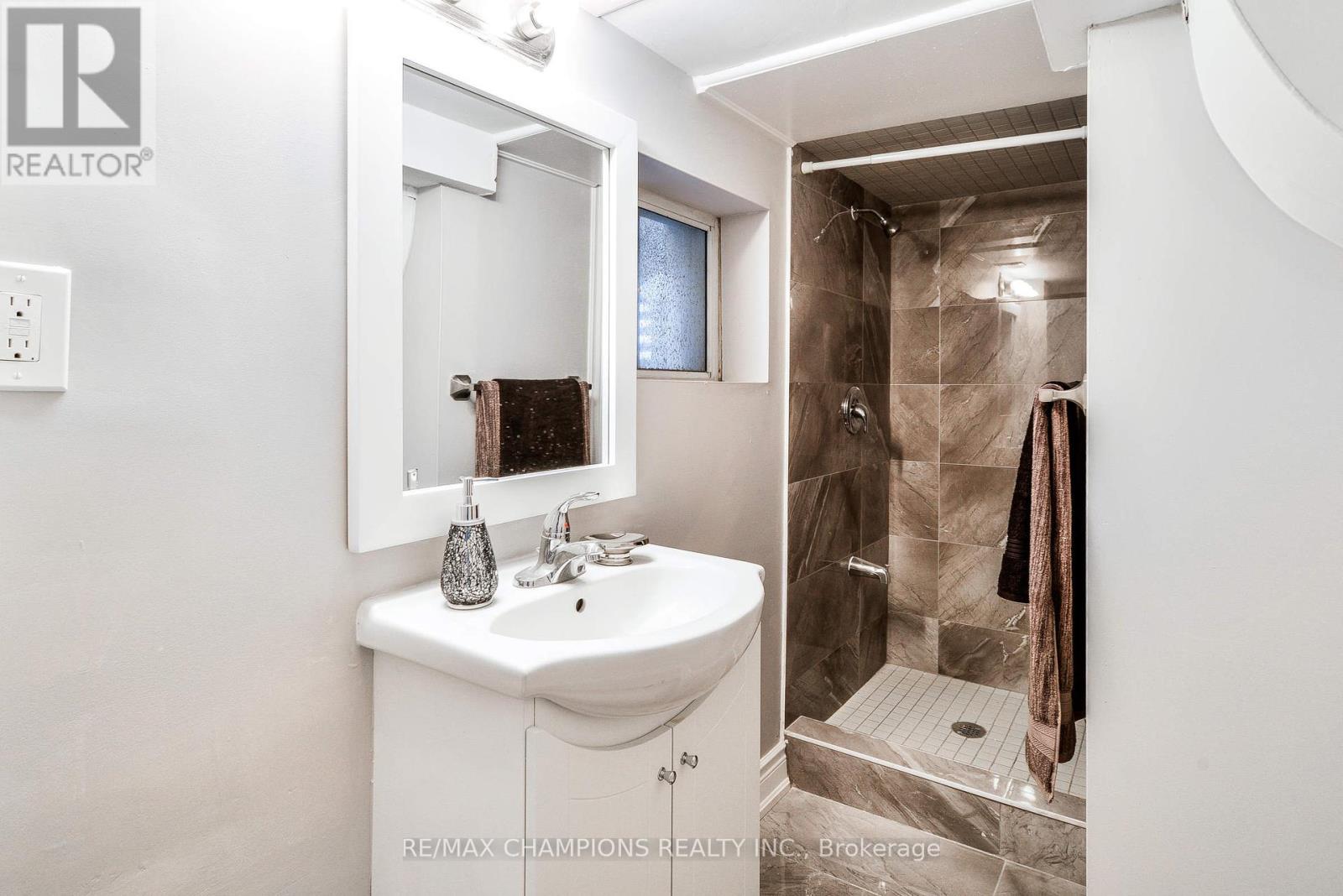 Bsmt - 734 Willard Avenue, Toronto, Ontario  M6S 3S5 - Photo 12 - W12374494