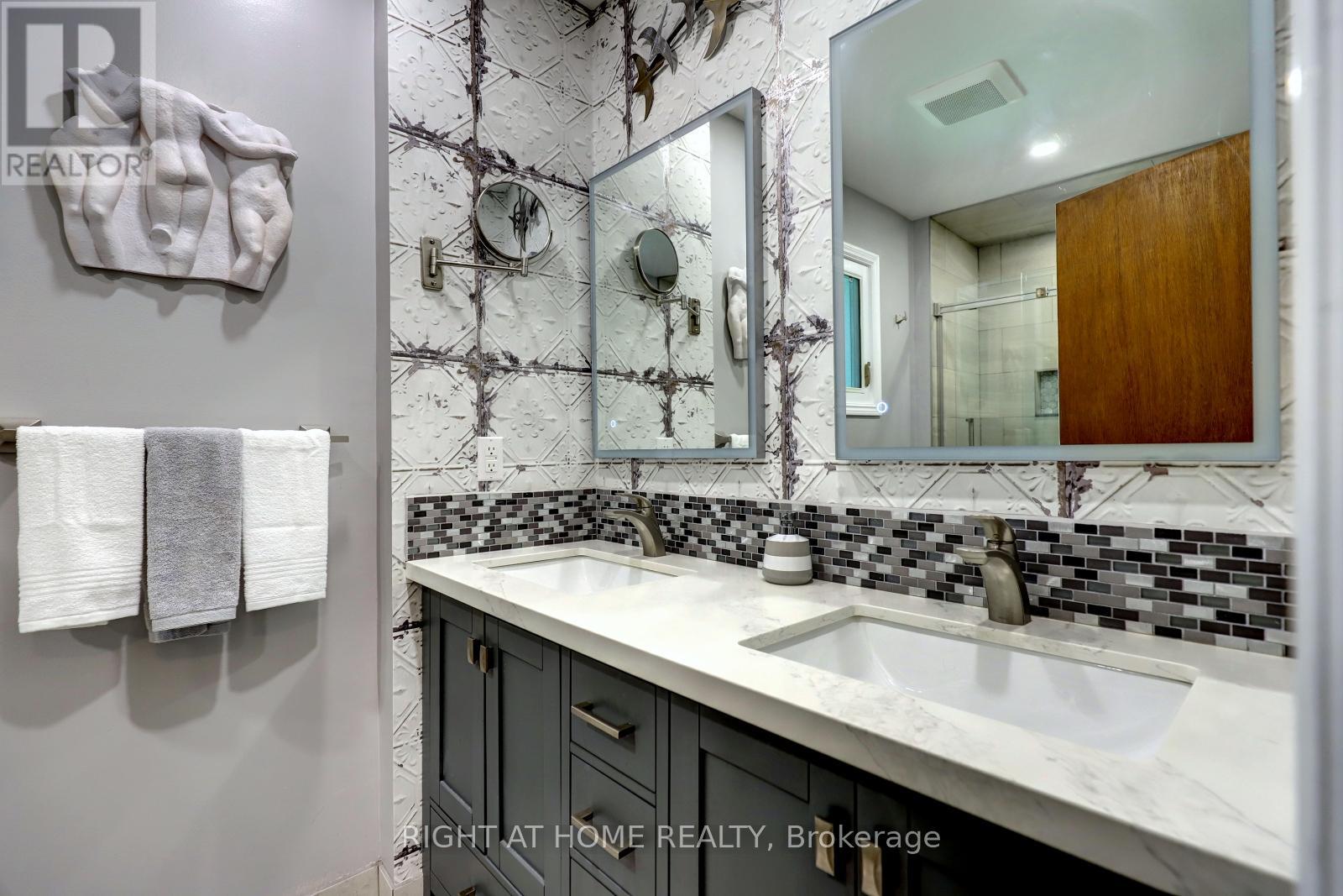 1412 Carmen Drive, Mississauga, Ontario  L5G 3Z1 - Photo 21 - W12374501