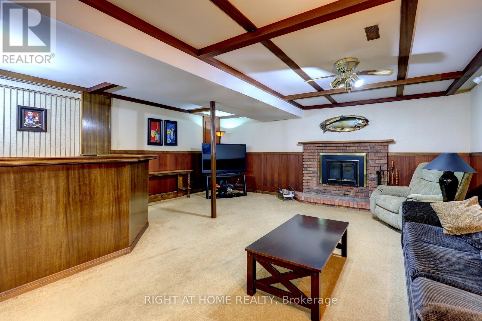 1412 Carmen Drive, Mississauga, Ontario  L5G 3Z1 - Photo 27 - W12374501