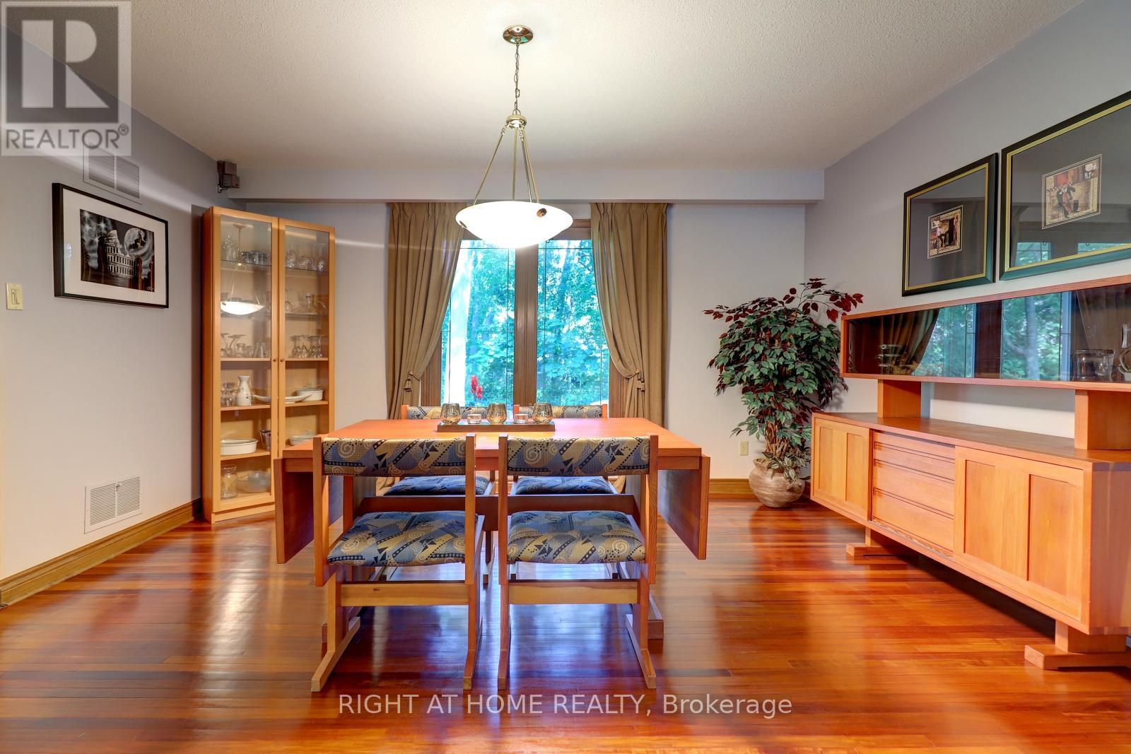 1412 Carmen Drive, Mississauga, Ontario  L5G 3Z1 - Photo 8 - W12374501