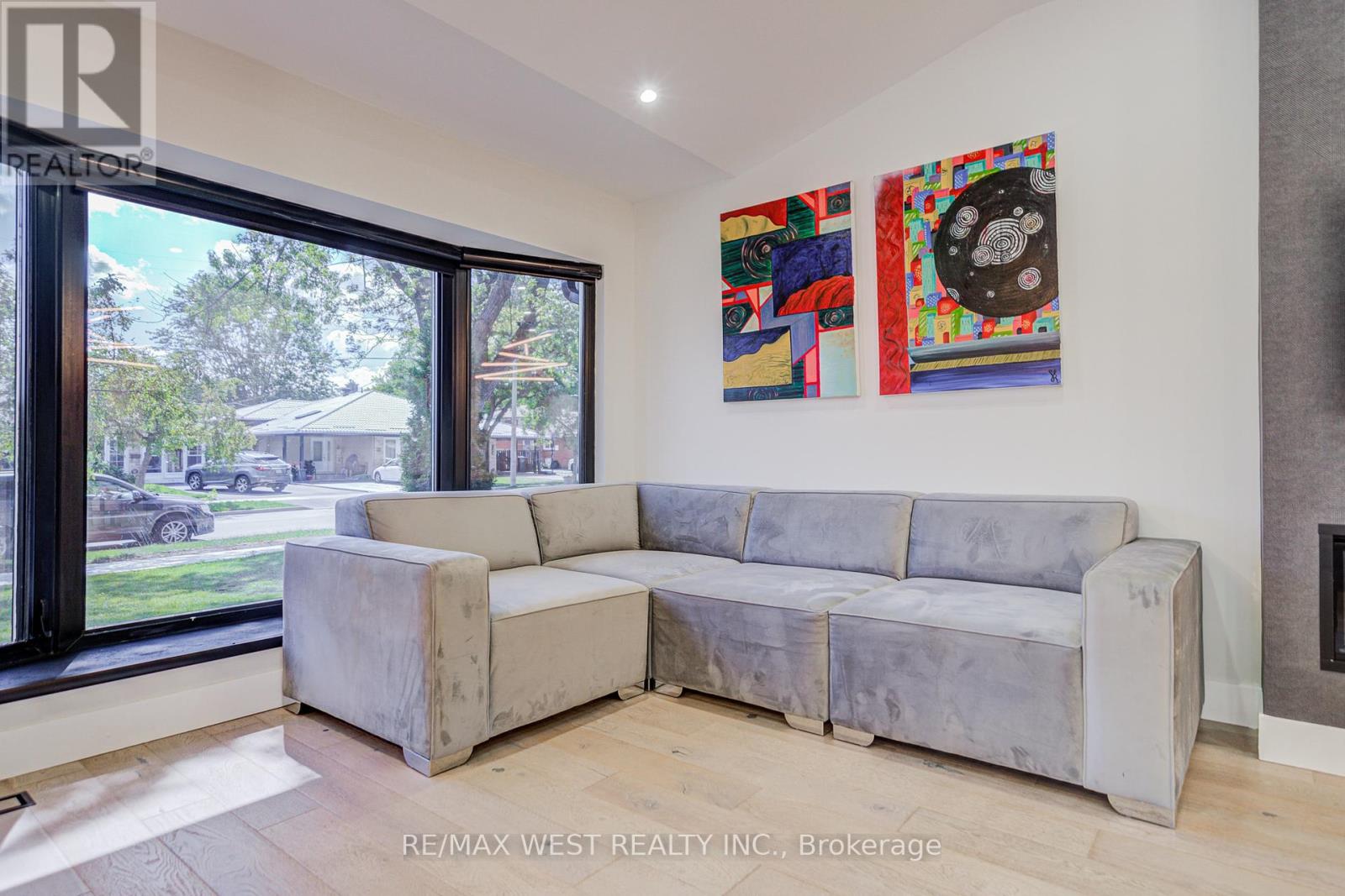 1183 Westerdam Road, Mississauga, Ontario  L4Y 2H3 - Photo 12 - W12374509