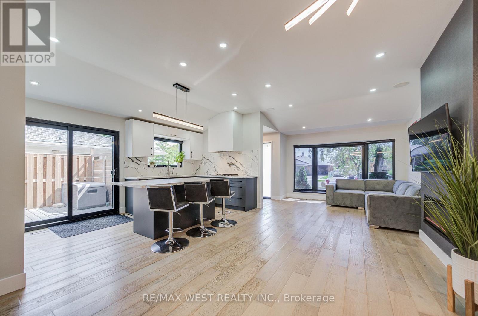 1183 Westerdam Road, Mississauga, Ontario  L4Y 2H3 - Photo 16 - W12374509