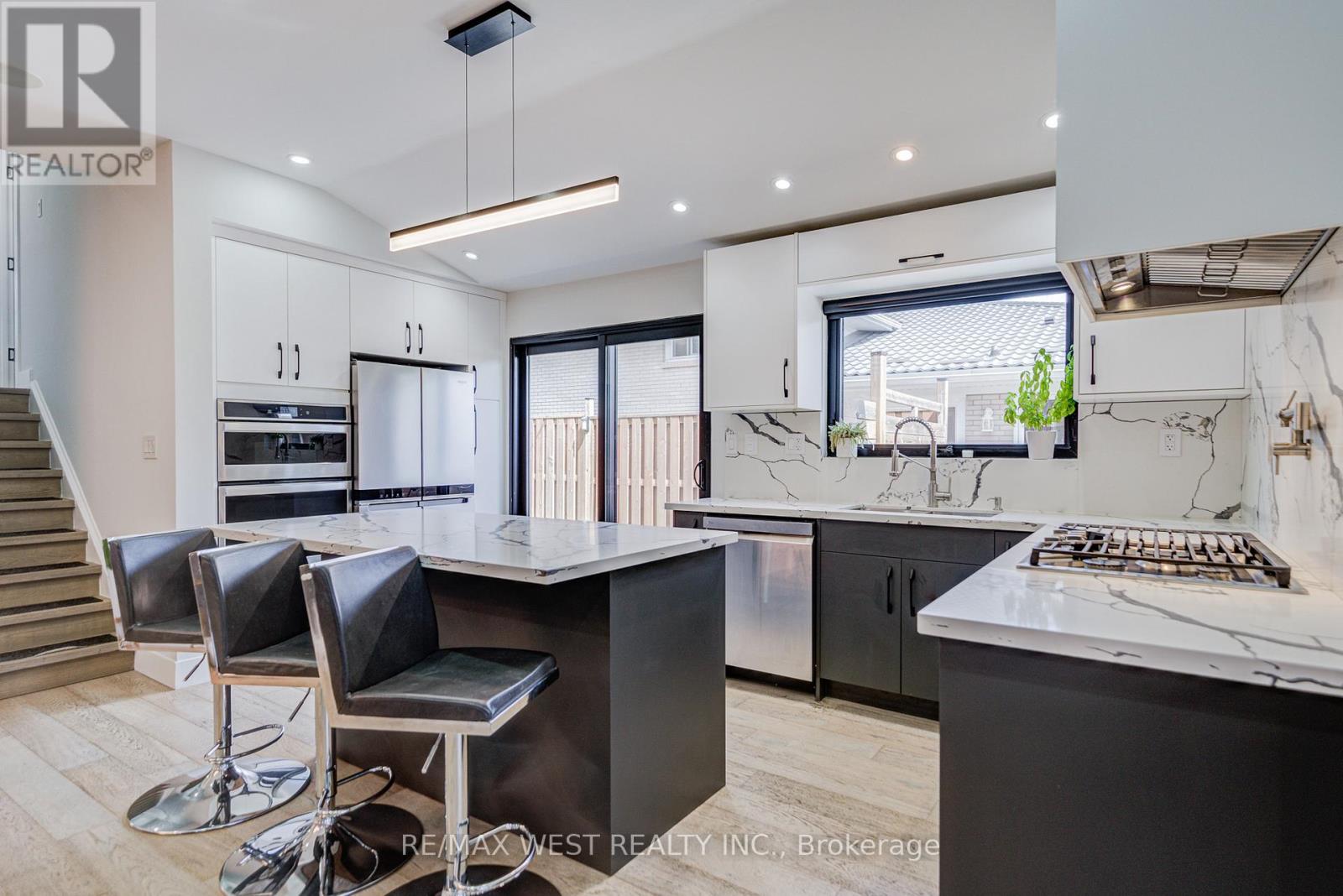 1183 Westerdam Road, Mississauga, Ontario  L4Y 2H3 - Photo 18 - W12374509