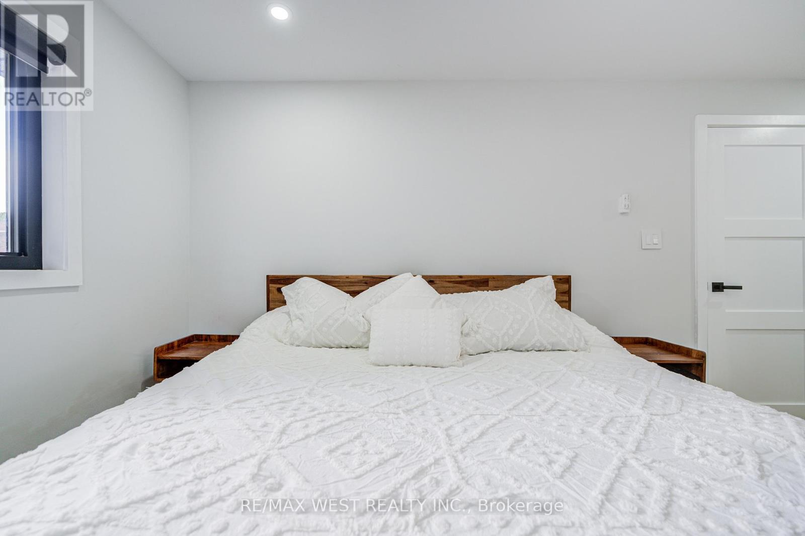 1183 Westerdam Road, Mississauga, Ontario  L4Y 2H3 - Photo 32 - W12374509