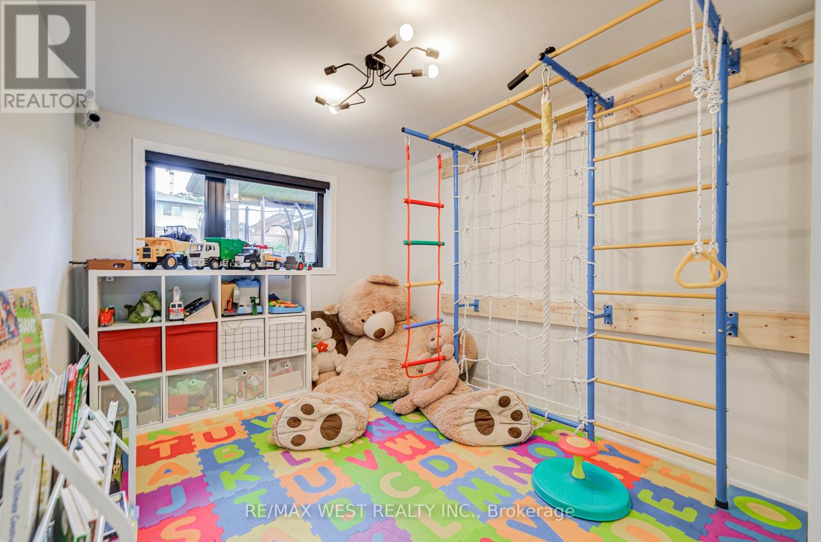 1183 Westerdam Road, Mississauga, Ontario  L4Y 2H3 - Photo 40 - W12374509