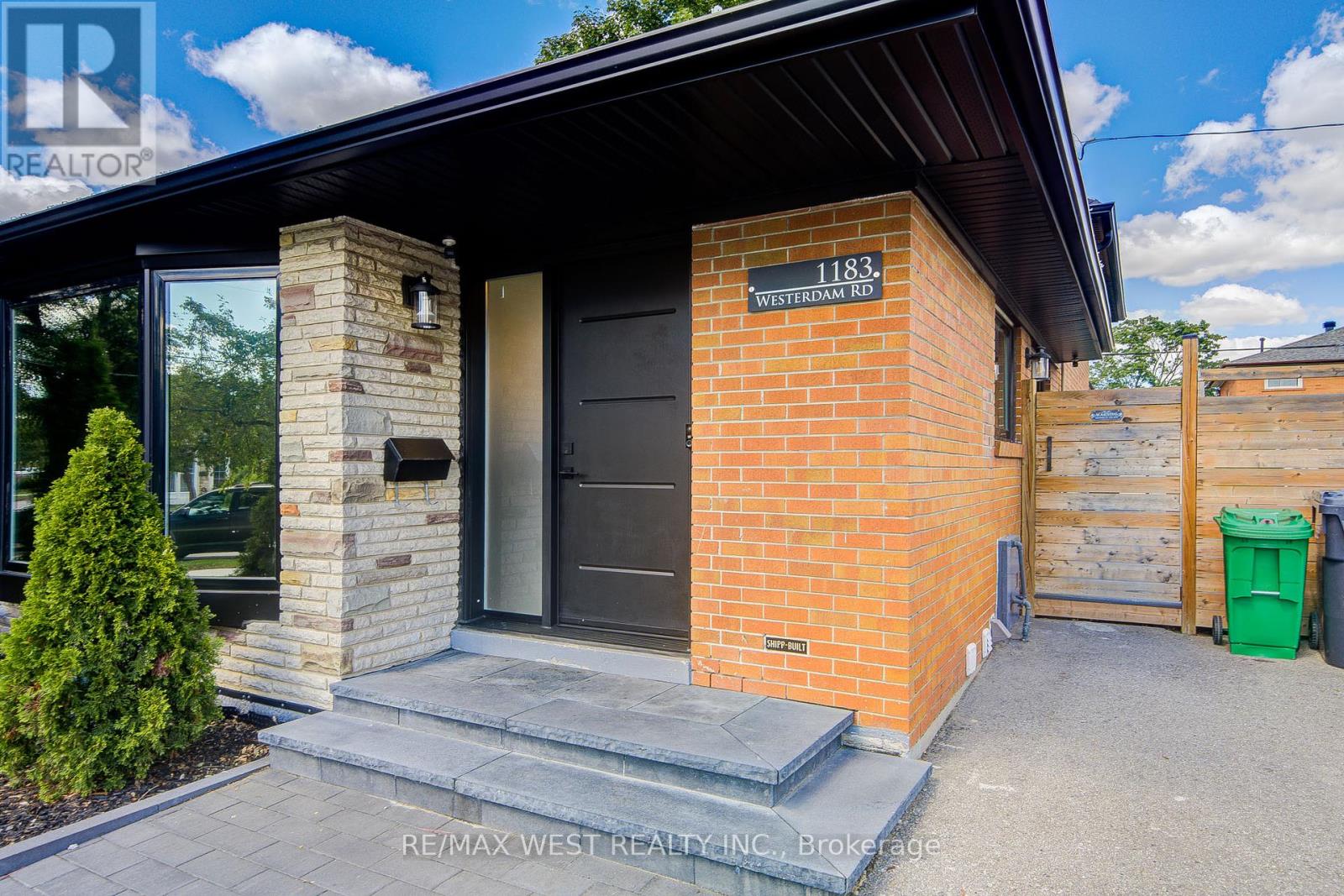 1183 Westerdam Road, Mississauga, Ontario  L4Y 2H3 - Photo 6 - W12374509