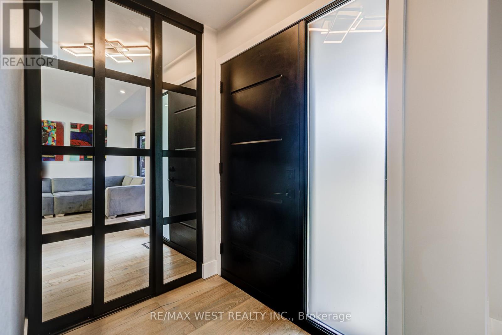 1183 Westerdam Road, Mississauga, Ontario  L4Y 2H3 - Photo 8 - W12374509
