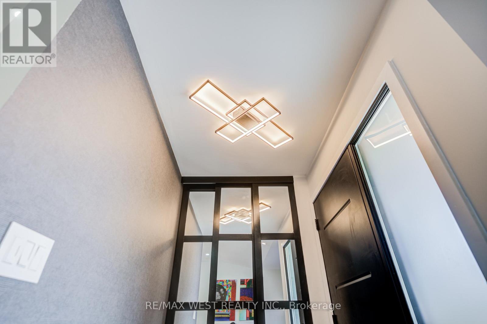 1183 Westerdam Road, Mississauga, Ontario  L4Y 2H3 - Photo 9 - W12374509