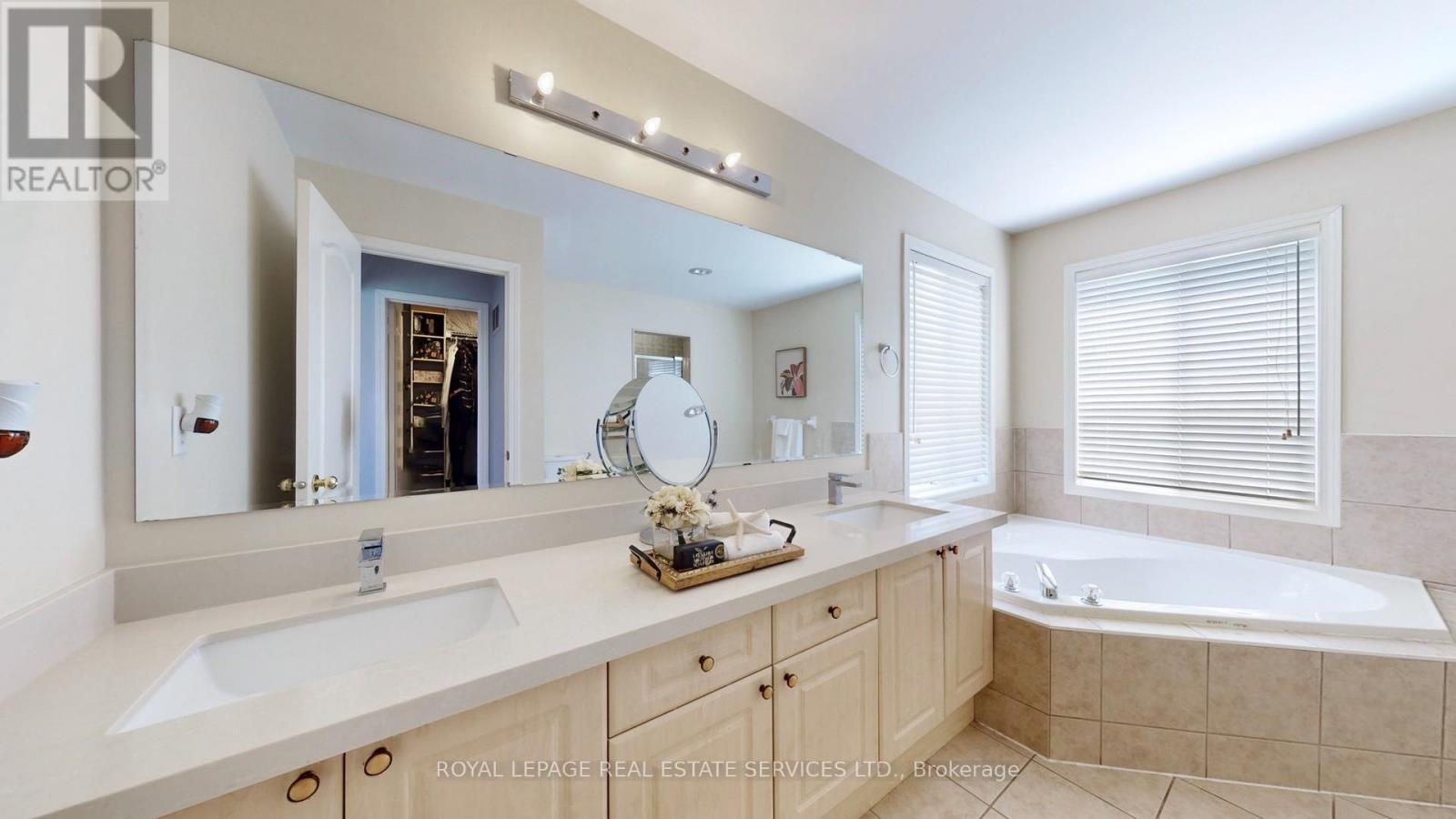 3798 Swiftdale Drive, Mississauga, Ontario  L5M 6M5 - Photo 23 - W12374539