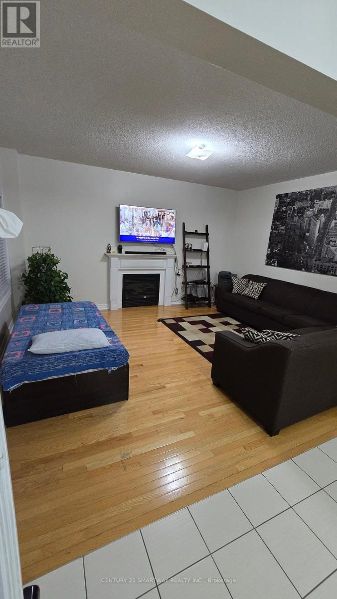 46 Oakhaven Road W, Brampton, Ontario  L6P 3B6 - Photo 2 - W12374556