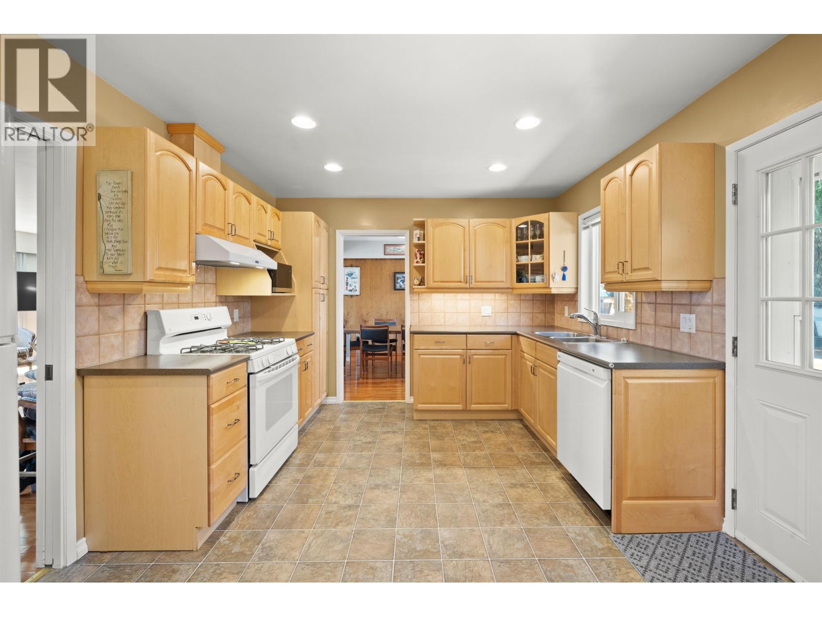 83 Mott Crescent, New Westminster, British Columbia  V3L 4L8 - Photo 4 - R3041941