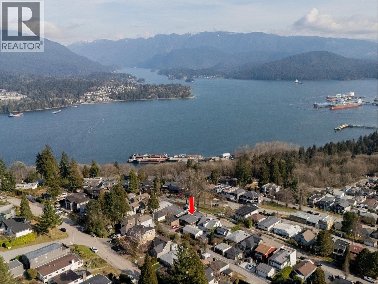 151 N Holdom Avenue, Burnaby, British Columbia  V5B 1K2 - Photo 2 - R3041950