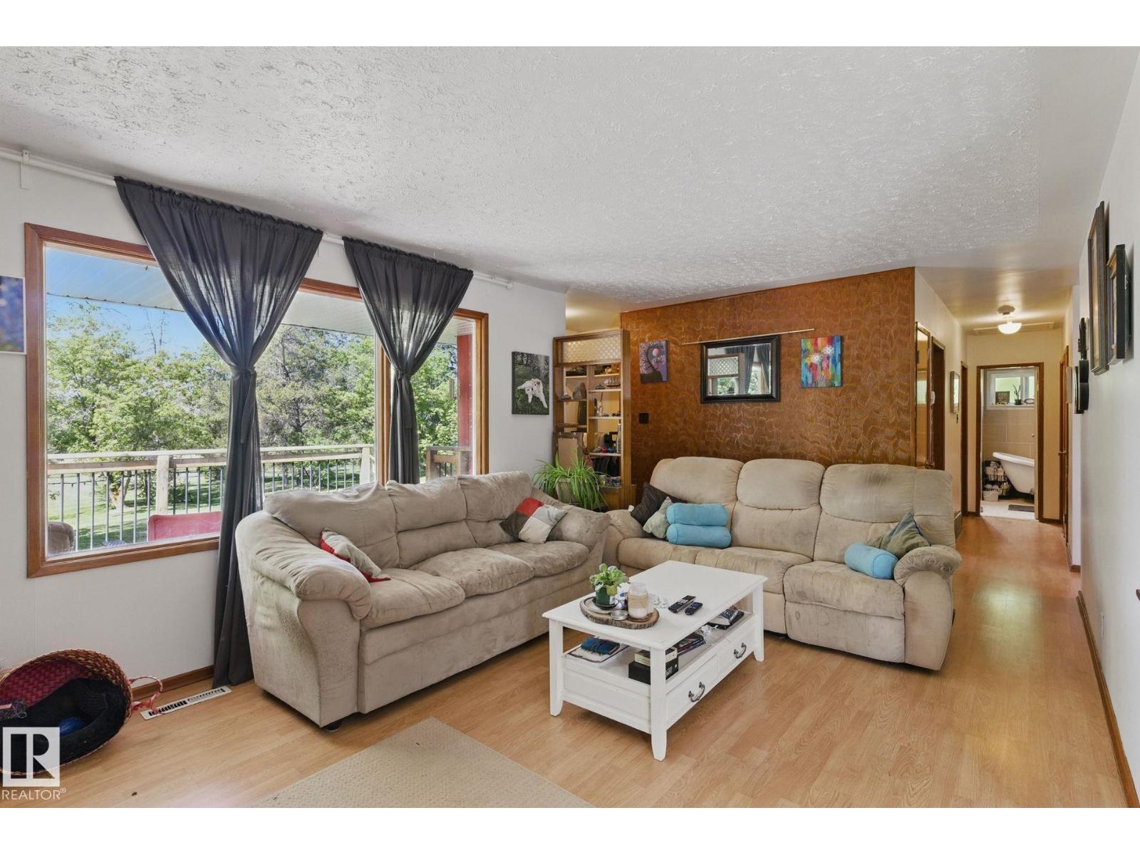 60027 Rr 40, Rural Barrhead County, Alberta  T7N 1N3 - Photo 9 - E4455633