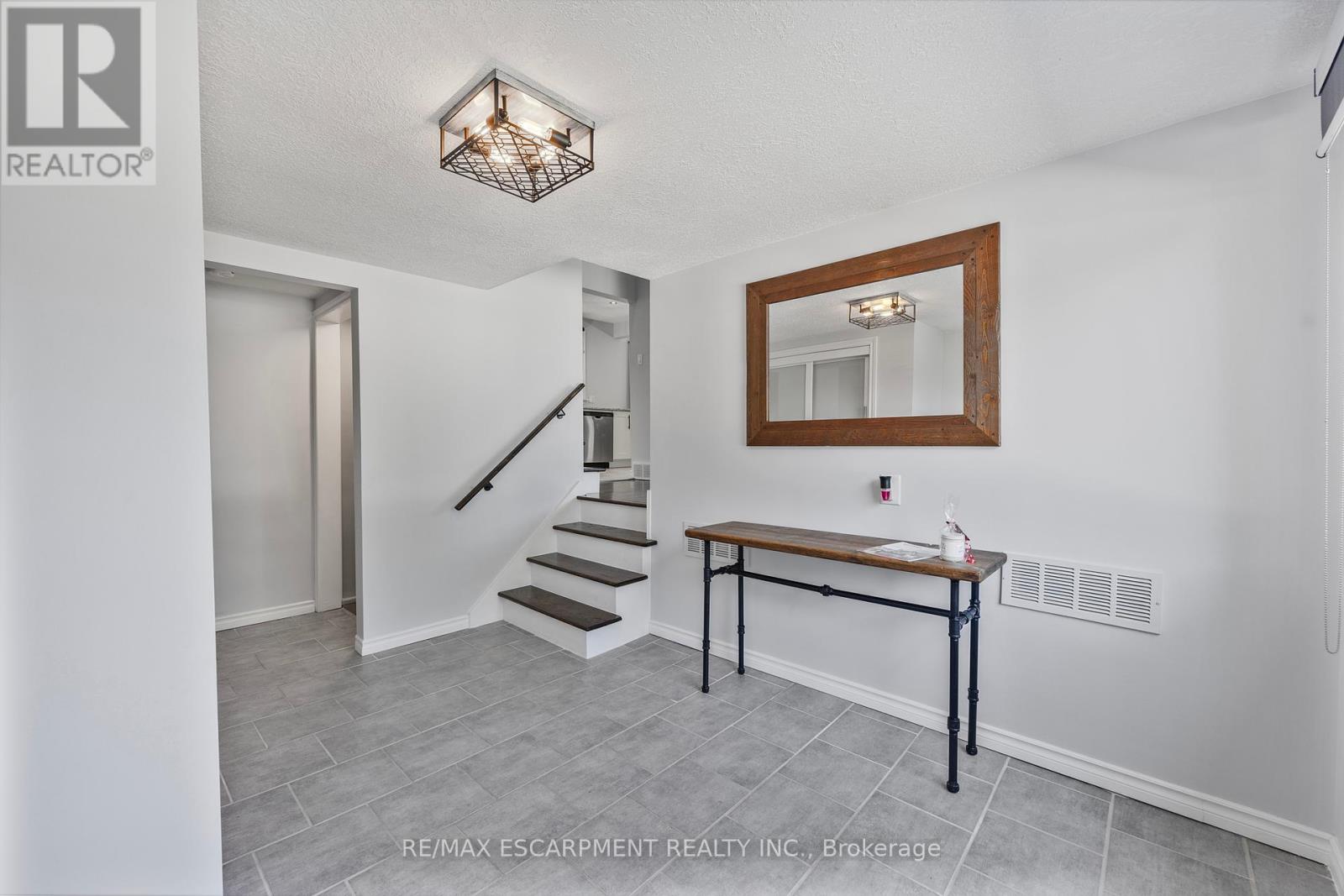 944 Concession Road, Cambridge, Ontario  N3H 4L6 - Photo 13 - X12374358