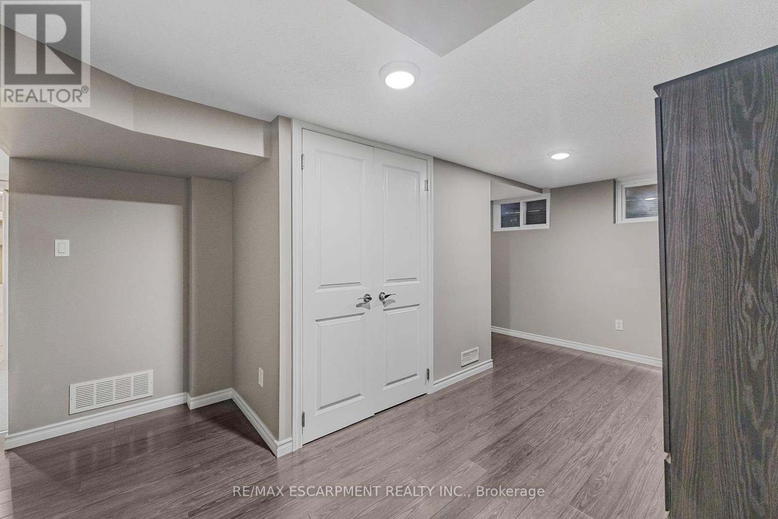 944 Concession Road, Cambridge, Ontario  N3H 4L6 - Photo 32 - X12374358