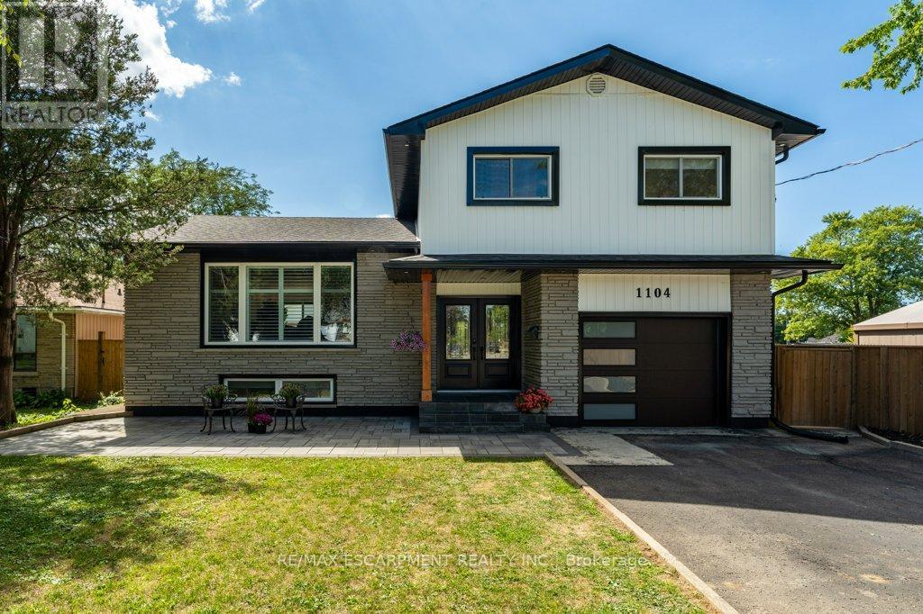 1104 Vansickle Road N, St. Catharines, Ontario  L2S 2Z8 - Photo 1 - X12374416