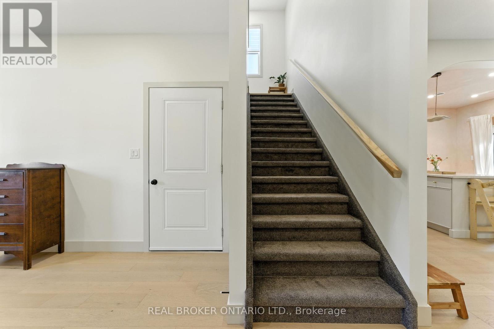 13 Linden Street, Aylmer, Ontario  N5H 0B8 - Photo 4 - X12374531