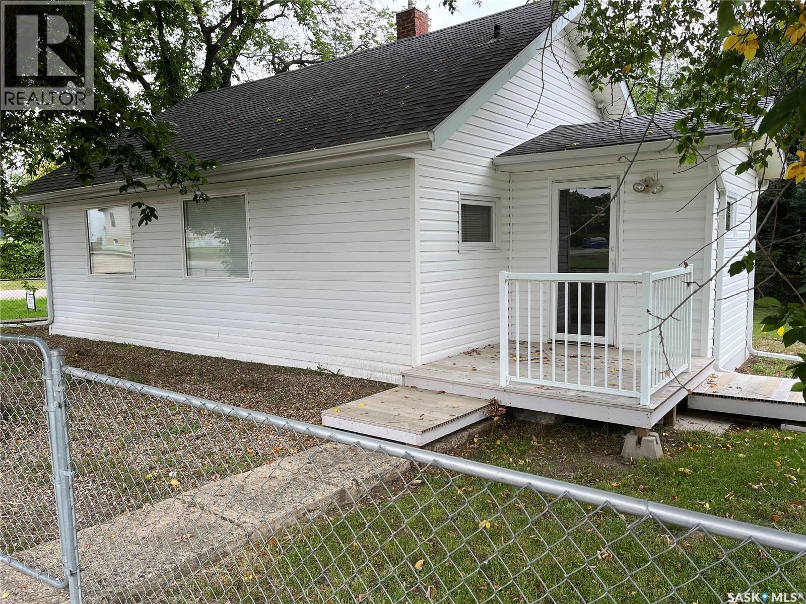 103 4th Avenue E, Lafleche, Saskatchewan  S0H 2K0 - Photo 4 - SK015263