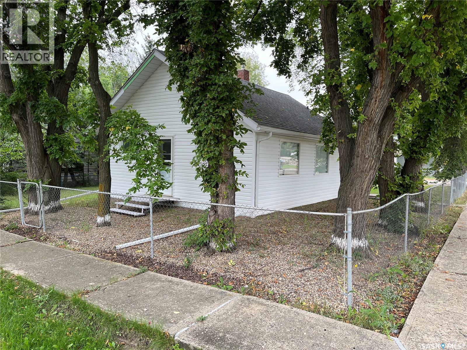 103 4th AVENUE E, Lafleche, Saskatchewan