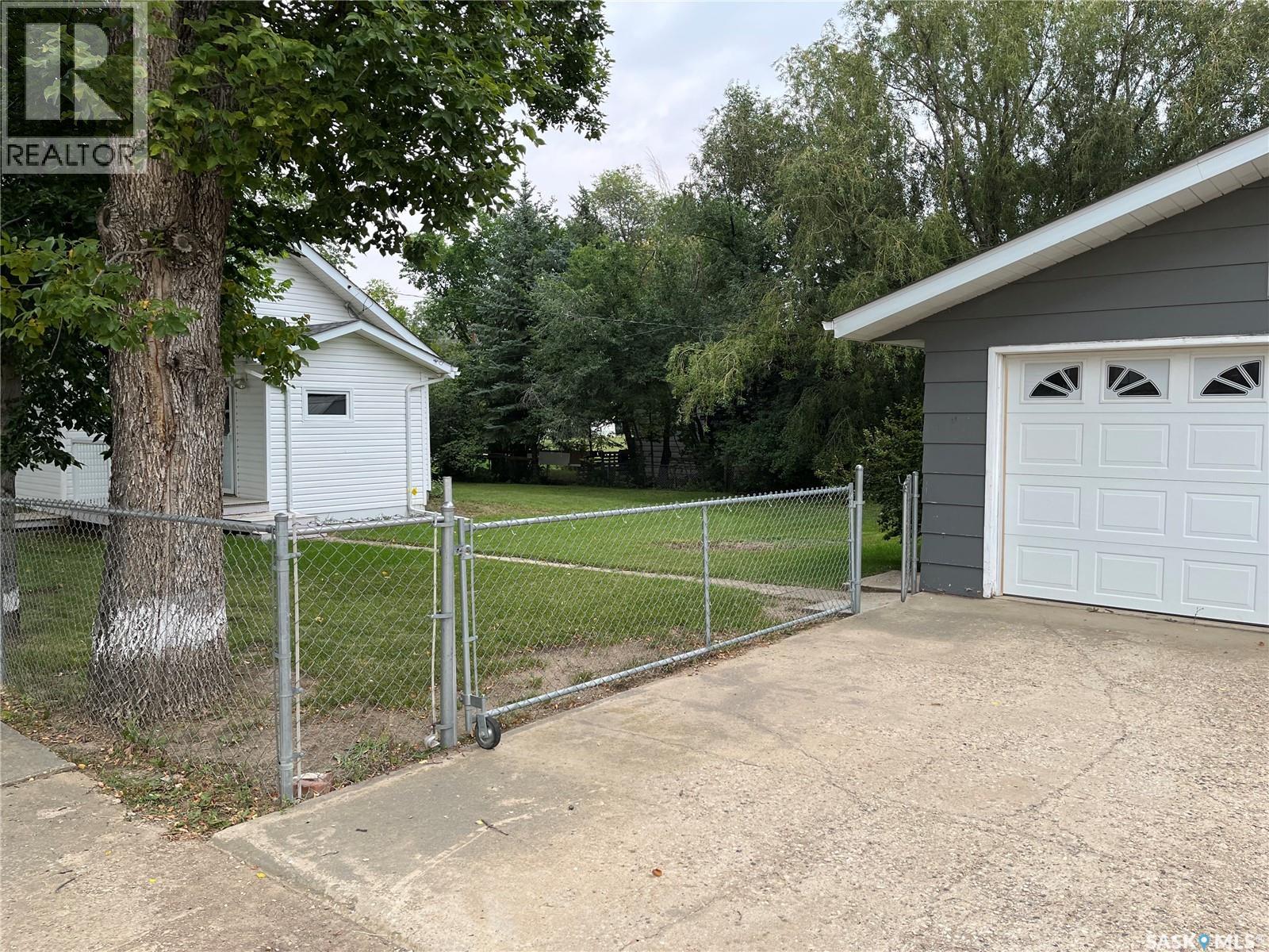 103 4th Avenue E, Lafleche, Saskatchewan  S0H 2K0 - Photo 31 - SK015263