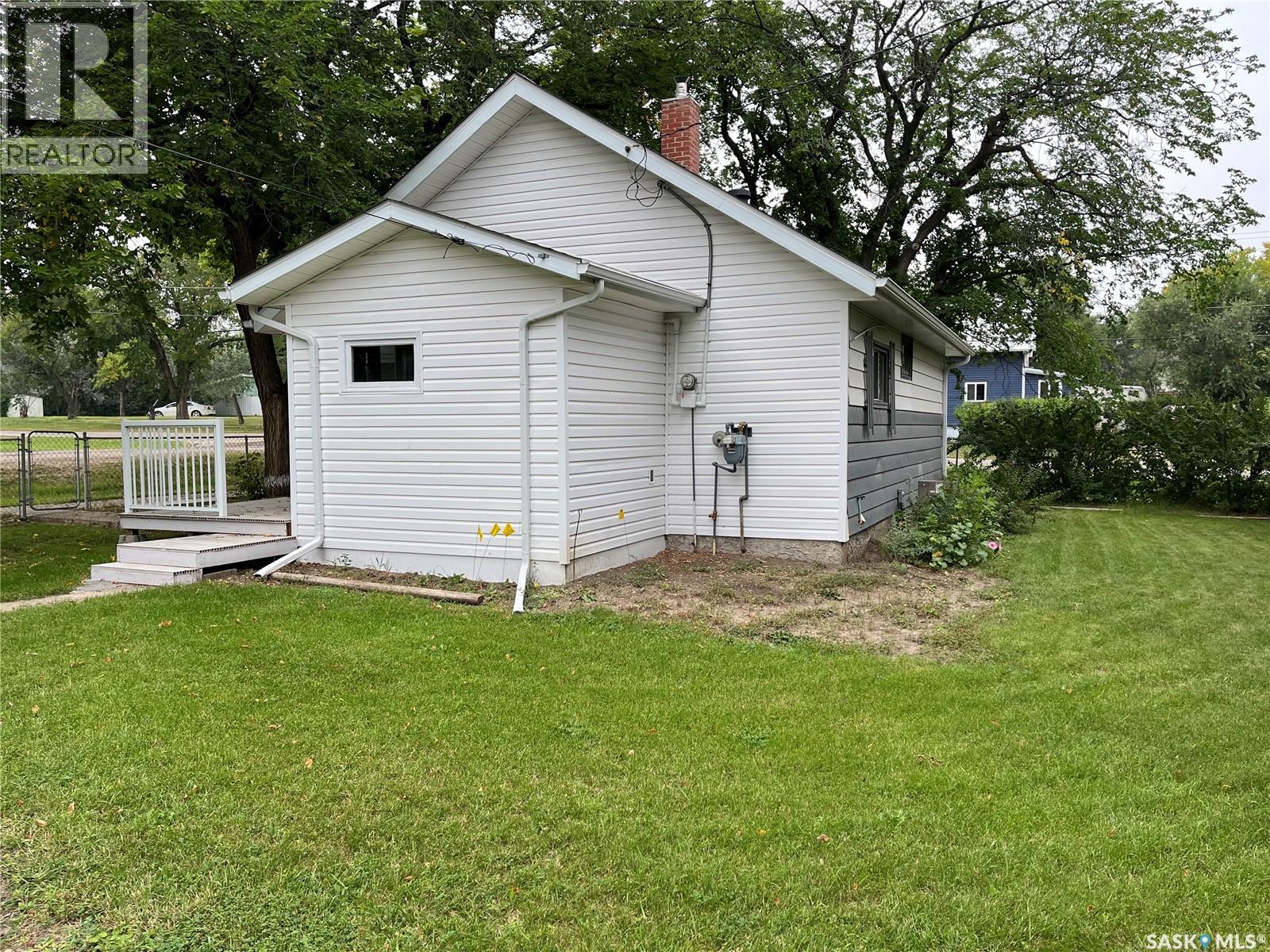 103 4th Avenue E, Lafleche, Saskatchewan  S0H 2K0 - Photo 6 - SK015263