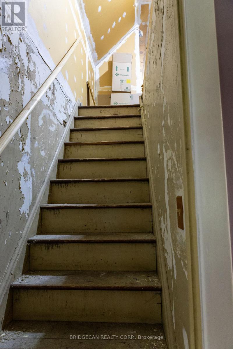 7 Welland Avenue, St. Catharines, Ontario L2R 2L8 - Photo 22 - X12367241