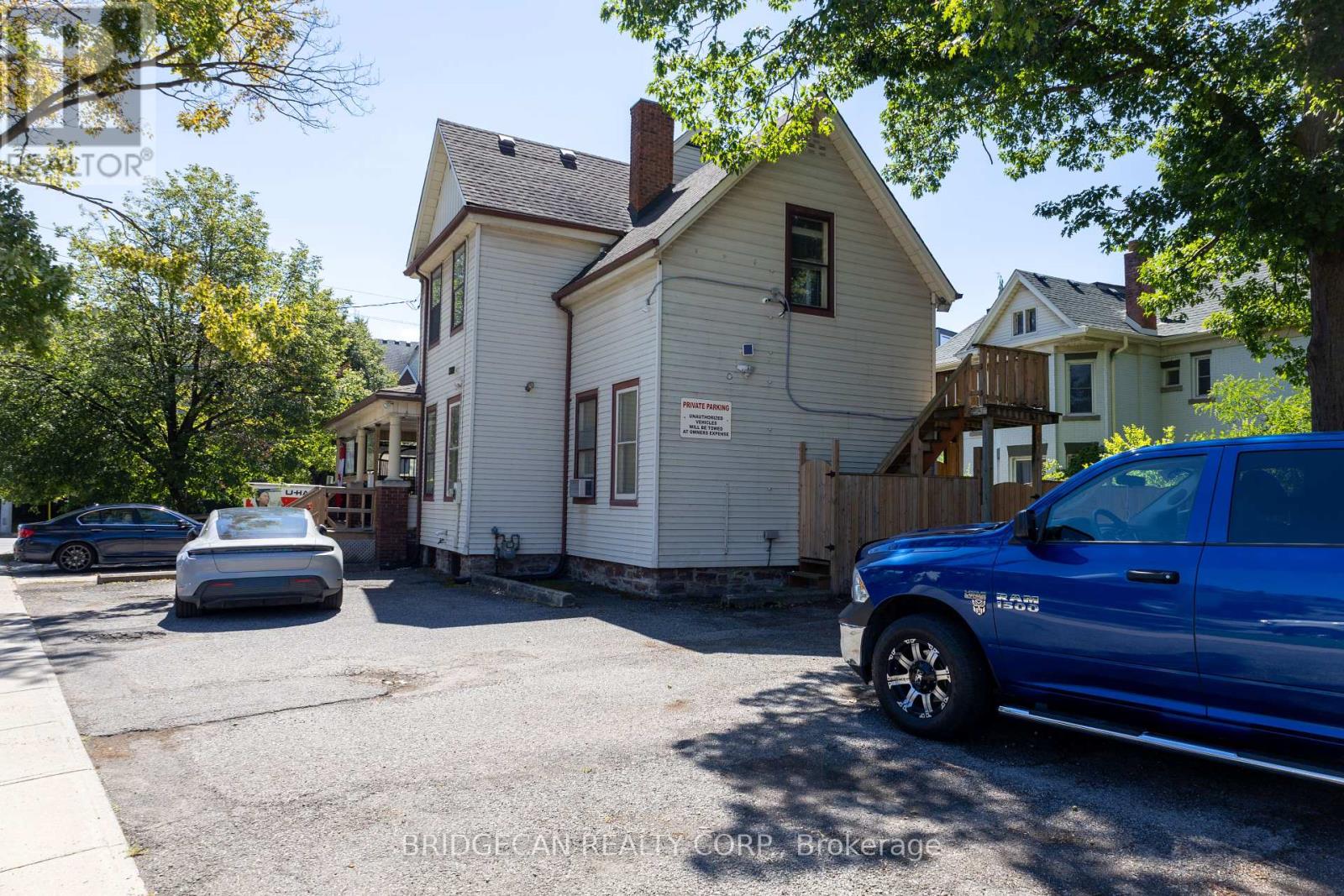 7 Welland Avenue, St. Catharines, Ontario L2R 2L8 - Photo 26 - X12367241