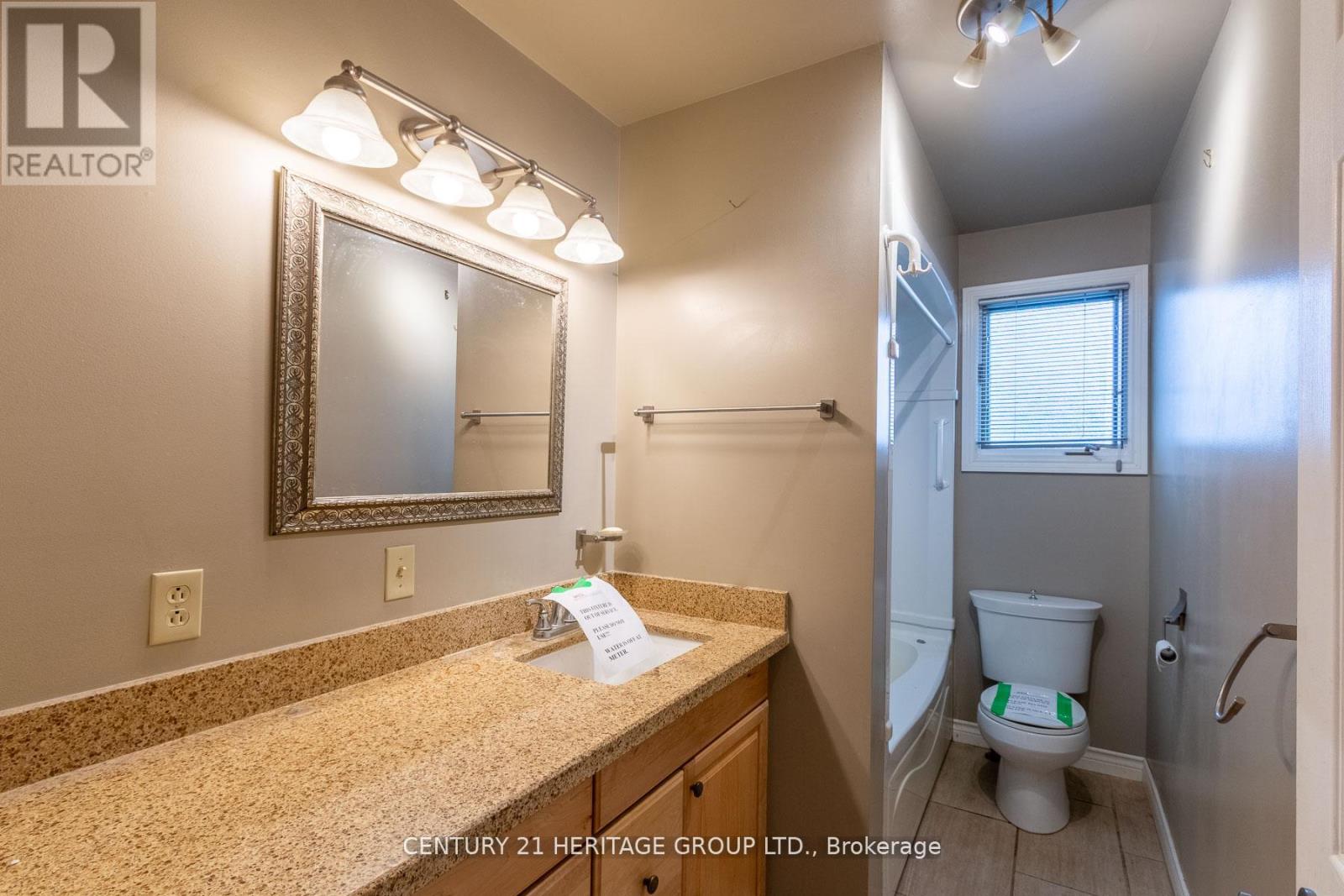 70 Dorothy Avenue, Georgina, Ontario  L0E 1R0 - Photo 18 - N12157451
